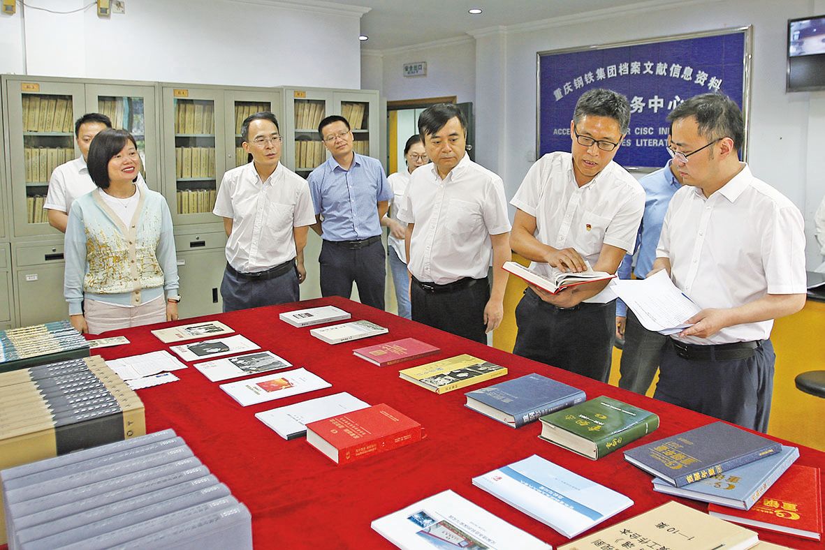 头条：5月30日，市委办公厅副主任、市档案局局长李维率队来到pg电子集团档案馆调研。记者 沙凌云 摄ffb9e708 De60 43a8 8031 7f927415c298