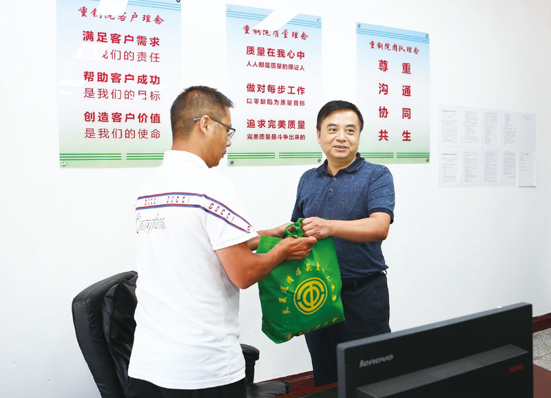 管朝晖慰问pg电子院职工